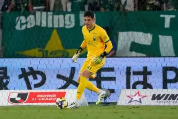 離脱中に控えGK台頭…監督は「競争が始まった」　守護神復帰で完封「良い形で入れた」