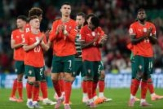 ポルトガル代表の新ユニフォームがお披露目　W杯で着用…波がモチーフ、緑ラインが映える一着に