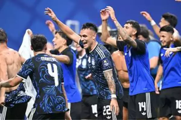アルゼンチンに「制裁を受けるリスク」　政治的横断幕で物議…FIFA規定に抵触する可能性