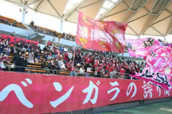 Jクラブに助っ人FWが電撃加入「面白い補強」　意外な国から…ファンも興味「YOUは何しにJ3へ？」