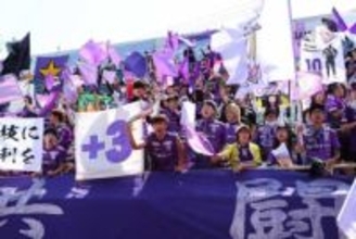 駅前に現れた巨大看板「なんかすげー！」　クラブ最大規模…4500枚配布で「影響力凄まじい」