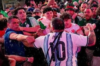 W杯でまさか…サポーターが大乱闘「カオス状態に陥った」 試合前に激突…米紙報道「激しい乱闘が勃発」