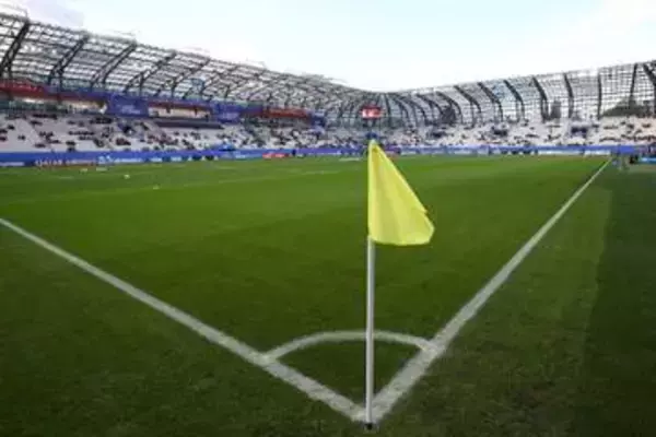 サッカー会場で来場者が急逝　AED使用など懸命の救護も…クラブが哀悼「お悔やみ申し上げます」