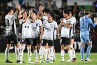 黄色×青色が「爽やか」　矢印デザインを採用…両立した「フレッシュさ」と「落ち着き」