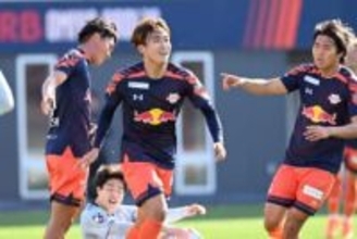 J1以上に話題性抜群のグループ　V候補に波乱の序盤戦…勢力図を占う重要な“対決”