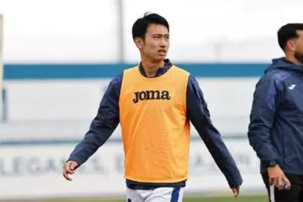 日本人が右膝手術報告「やっと試合に」　今季はスペイン5部…22歳になった“天才少年”