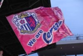 J1クラブの限定ユニ「大胆なデザインが特徴」　“半々”カラーの1着に研究家が注目「配置してきた」