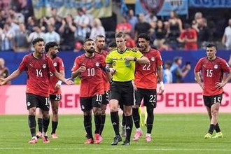エジプトサッカー協会が仏主審に激怒「重大ミスだ」　FIFAに追放を要求「重大な判定ミス」