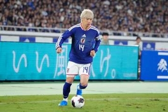 伊東純也が今季リーグ戦2得点目　CKから右足で豪快弾…ゴールライン内側から決めた珍しい得点に