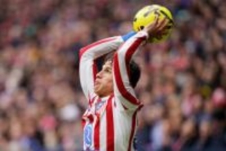 物議を醸したプレー「子どもに見せられない」　“足上げ”スローインに国内外で反響「びっくりした」