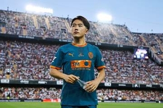 日本ファン喝采「半端ないな」　逸材19歳が欧州初挑戦→躍動ぶりに「とんでもないこと」