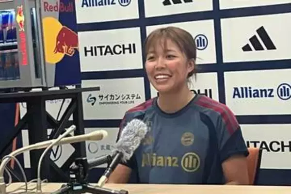 ド派手ラッピングバスの「真ん中にドーンと」　 21歳日本代表が照れ笑い「少し恥ずかしさもあります」