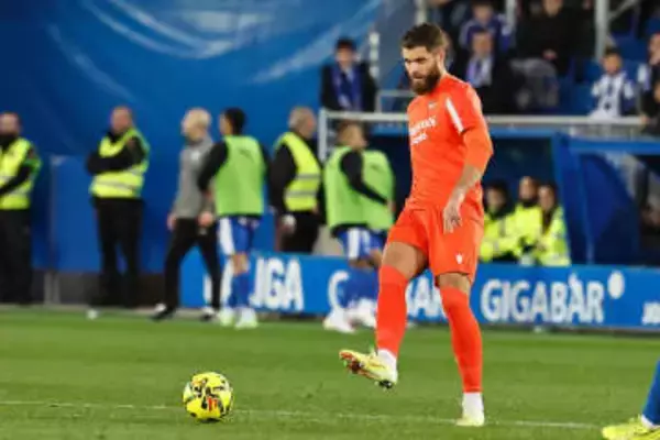 ユニフォーム脱がせ…前代未聞PKに衝撃「見たことない」　目隠し状態で「面白すぎる」