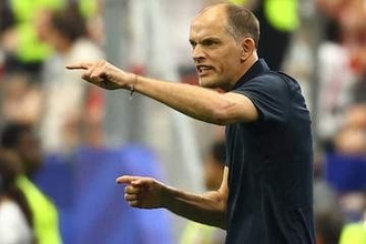 英代表監督が批判→FIFA対応の事態　立ちはだかった50人の壁「選手が見えなかった」
