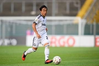 J未経験→5大リーグ「新しい成り上がり」　高卒、即海外も大躍進…3アシストに代表OBも衝撃「精度が高い」