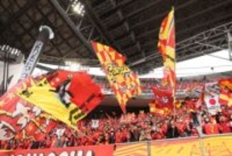 伝説“10番”の限定デザイン登場「ずるくない？」　記念の特別ユニ発表に「他サポだけど欲しい」