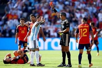 アルゼンチンが数的不利に　エンソが2枚目のイエローカードで退場処分…勝負は延長戦に持ち越し