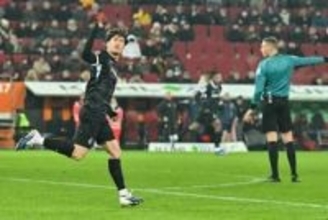 24歳日本人がわずか3分で豪快ボレー弾　ダイレクトでの一撃に現地喝采「すぐに効果を発揮」