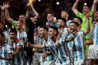 アルゼンチン代表が新アウェーユニ発表　胸元に輝く3つの星…渦巻きの大胆デザイン採用