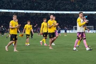 ドルトムント、試合後のロッカールームに折り鶴　日本の伝統文化と「ダンケシェーン」