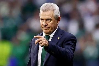 メキシコ代表のW杯敗退に「夢は終わった」 アギーレ監督退任と“後任決定”を現地報道「やれると思わせてくれた」