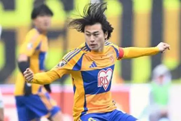 ピッチ上で胸ぐら掴み…20歳を叱責「人として」　帰宅後に謝罪電話「今、大丈夫ですか」