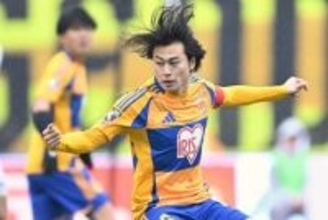 ピッチ上で胸ぐら掴み…19歳を叱責「人として」　帰宅後に謝罪電話「今、大丈夫ですか」