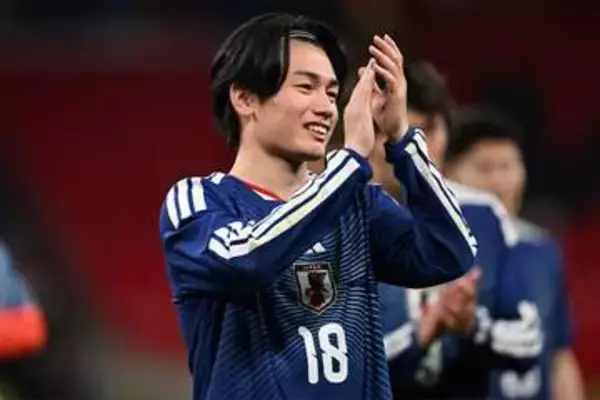 上田綺世が見せた”パパの顔”「幸せ伝わってくる」　束の間の家族時間に「癒されまくりました」