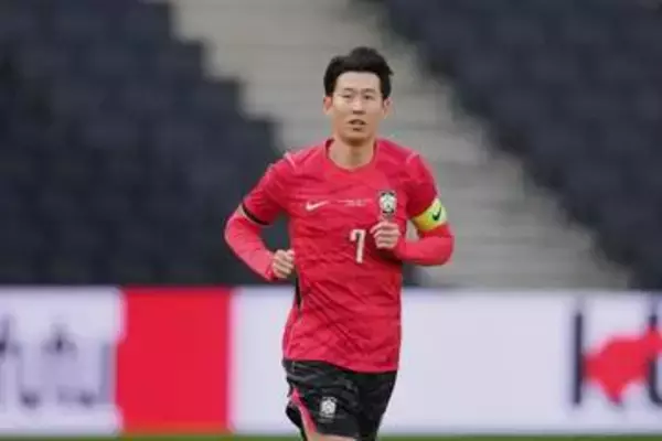 韓国代表が「ゴール狩りを続けた」　W杯前哨戦で大勝…エース圧巻2発に母国「目を覚ました」