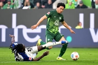 日本人が裏抜け→相手DFを「弾き飛ばす」　ビジャを彷彿…ダブルタッチが「バケモノ」