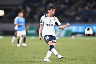 一発レッドの乾貴士、1試合出場停止の処分が決定　Jリーグが「反スポーツ的な行為」を認定