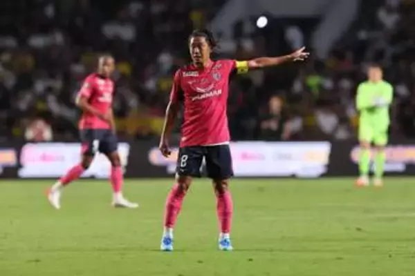 “超大物俳優”がC大阪を訪問　練習後に交流…香川真司との2ショットも「激励に来てくださいました」