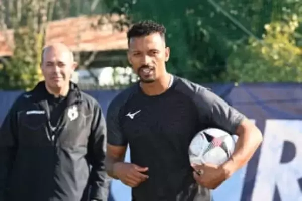 マンUレジェンド×紅白歌手…緊張の対面が「嬉しそう」　表情から「滲み出てますね」