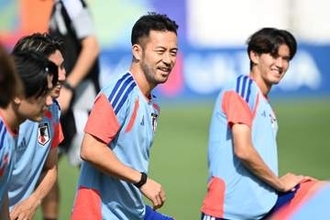 元日本代表が思わず「ほっそ…笑」　欧州へ移籍前…約17年前の写真が話題