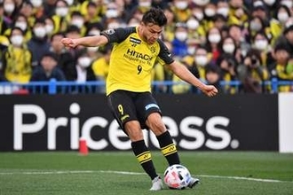 ブラジル復帰の元J戦士「少し腹が立ちました」 日本人と共闘…17歳差の絆「子どもの頃に僕のプレーを」
