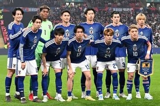日本代表×人気米菓「パッケージも魅力的」　新発売で話題…2種類の味に「食べたい」