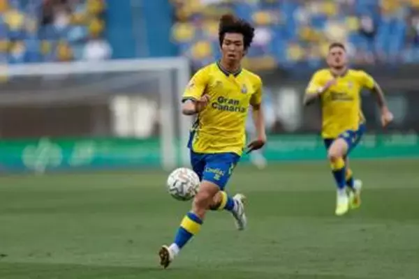 25歳日本人が「ブーイングを拍手に変えた」　決勝弾で救世主に…現地大絶賛「プレーオフ圏へ戻した」