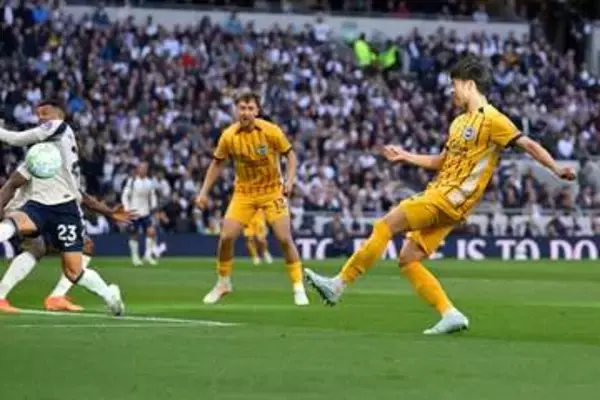 名手彷彿ボレー弾…指揮官絶賛「ファン・バステンのよう」　日本人に“最大級の賛辞”