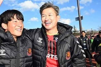 59歳カズ、40年の変遷に米注目…2枚の比較写真に海外驚愕「本当にプロフェッショナルなの？」