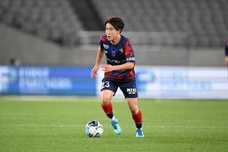 日本人初のバレンシア完全移籍「誇れる選手になります」　FC東京MF佐藤龍之介が世界へ「一番の恩返し」
