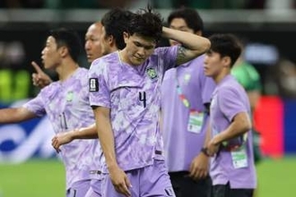 韓国代表DFが「スパイクを投げつけた」　交代後に不満爆発…現地紙指摘「怒りを露わにした」