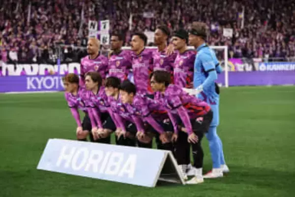 J1の半年限定ユニ「人々の心を動かす」　ゲームキャラ登場…研究家注目の1着は「両方のファンが歓喜」