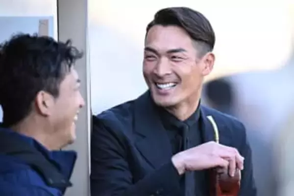 槙野監督の“手元”が「今、話題沸騰」　珍しいカップに反響…コーチから「思わぬ続報」