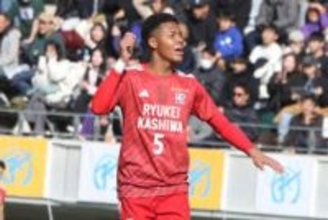 相手選手も思わず「いや、エグい」　跳躍力に衝撃…U-17代表の逸材「化け物になりたい」