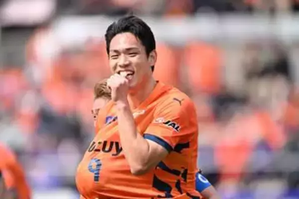 「試合開始から約7秒…J1で生まれた“電光石火弾”　GKキックをカット→無人のゴールへ」の画像