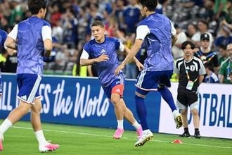 試合会場はまるで日本のホーム？　現地で異例の雰囲気…森保ジャパンにエール「ガンバレ！」