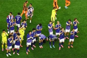 W杯で生まれた「感動的」光景…まさかの“胴上げ”に称賛の声「最大限の敬意に乾杯」