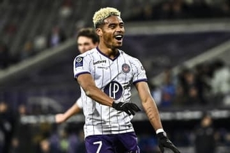 浦和がオナイウ阿道の完全移籍加入を発表　30歳で古巣に復帰「結果と責任が求められる立場」