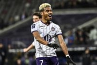 浦和がオナイウ阿道の完全移籍加入を発表　30歳で古巣に復帰「結果と責任が求められる立場」