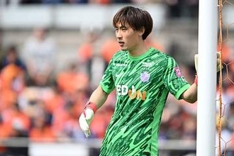 日本代表GK大迫敬介がまさかの痛恨ミス　自陣ゴール前で失点直結…広島は3失点で2連敗